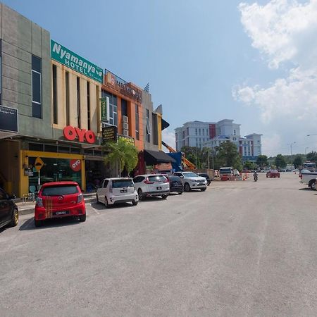 Oyo 89981 Nyamanya Hotel Kuantan Exterior foto